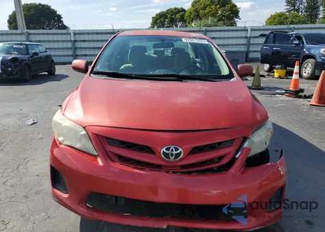 2013 Toyota Corolla Base z USA, uszkodzony, nr VIN 5YFBU4EE5DP200733